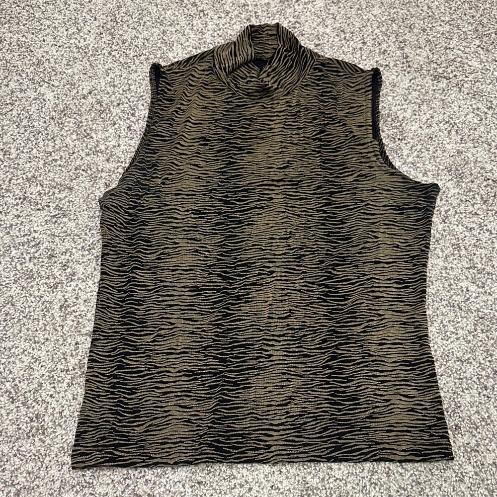 Turtleneck subtle tiger stripes